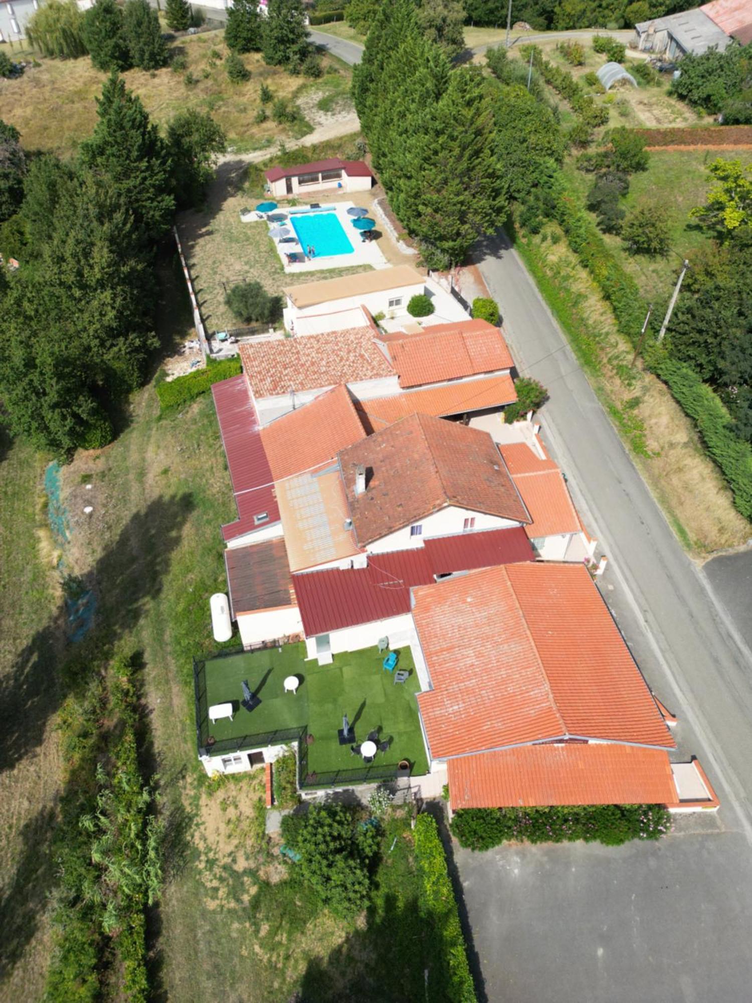 Отель Logis Des Cretes De Pignols Муасак Экстерьер фото