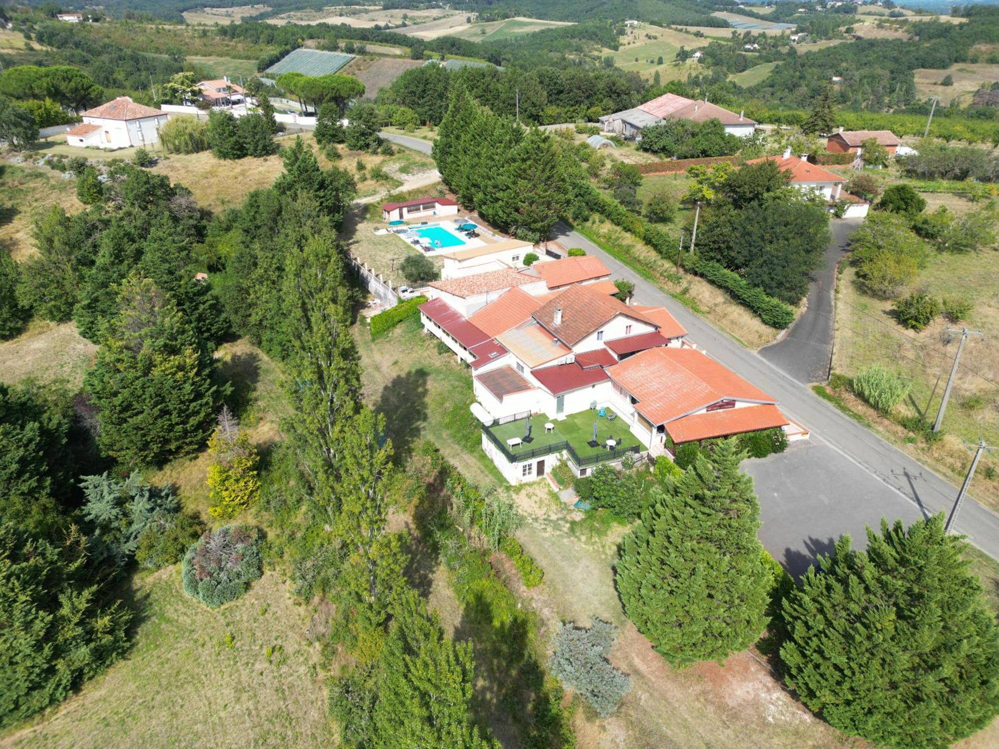 Отель Logis Des Cretes De Pignols Муасак Экстерьер фото